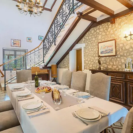 Holiday home Awesome In With House Sea View Gornje Sitno