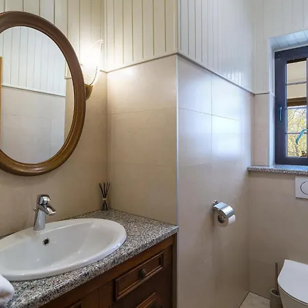 Holiday home Awesome In With House Sea View Gornje Sitno